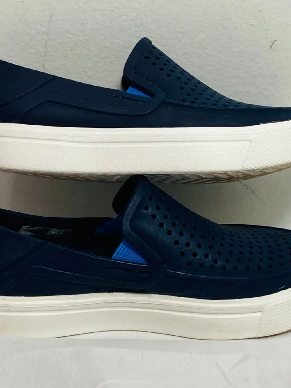 Kids Sz 6 Crocs CitiLane Roka Slip-On Sneakers/Water Shoes Navy/White VGUC